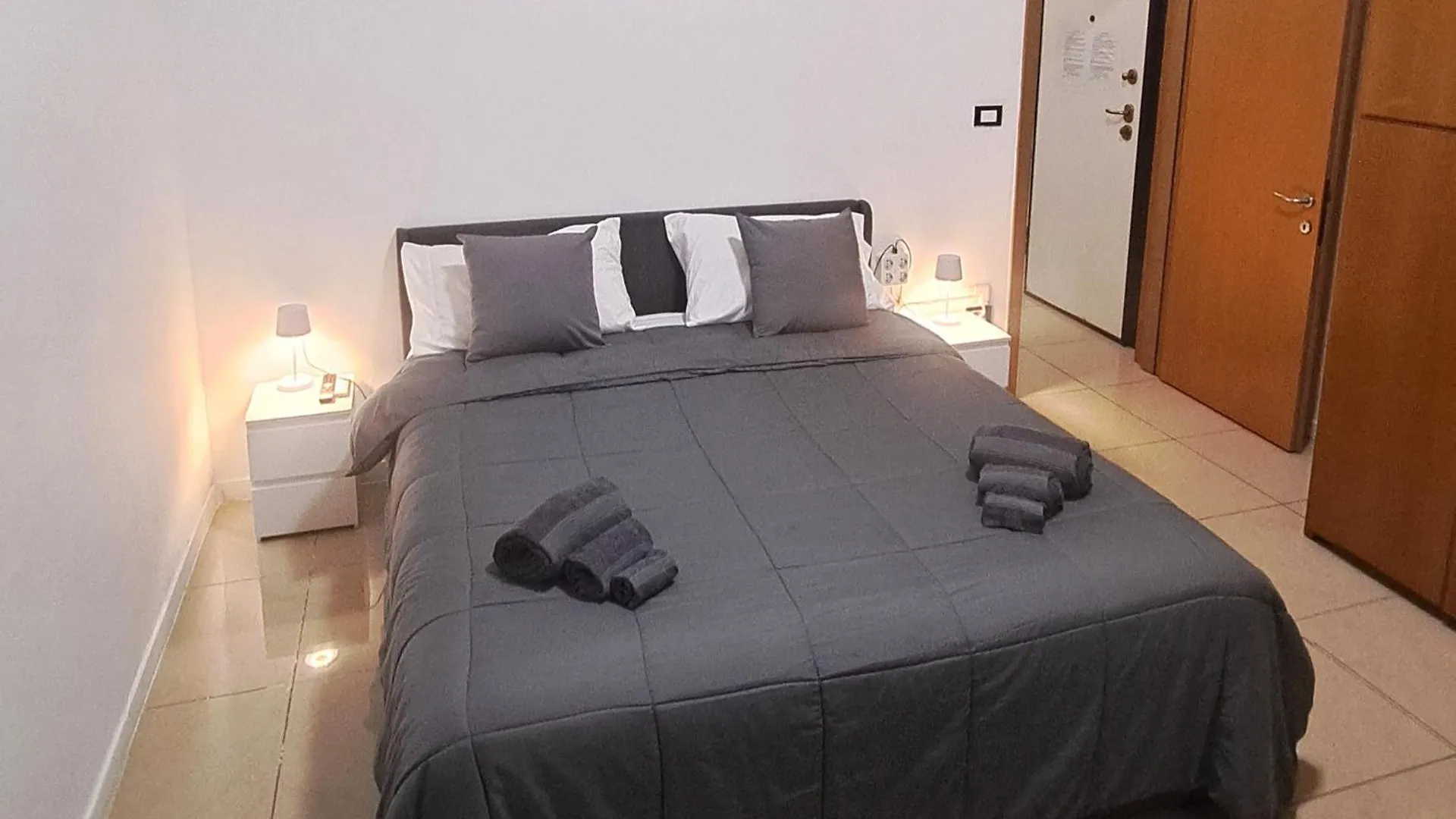 Fiera Bolognina - Komodo - Appartamento Completo Con Giardino E Parcheggio Privato Bologna